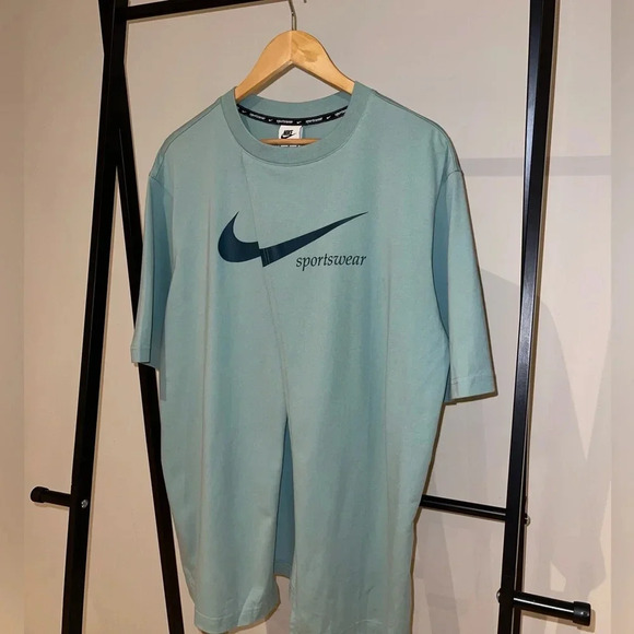 Nike Sportswear Slit TShirt - Size M - Picture 1 of 3